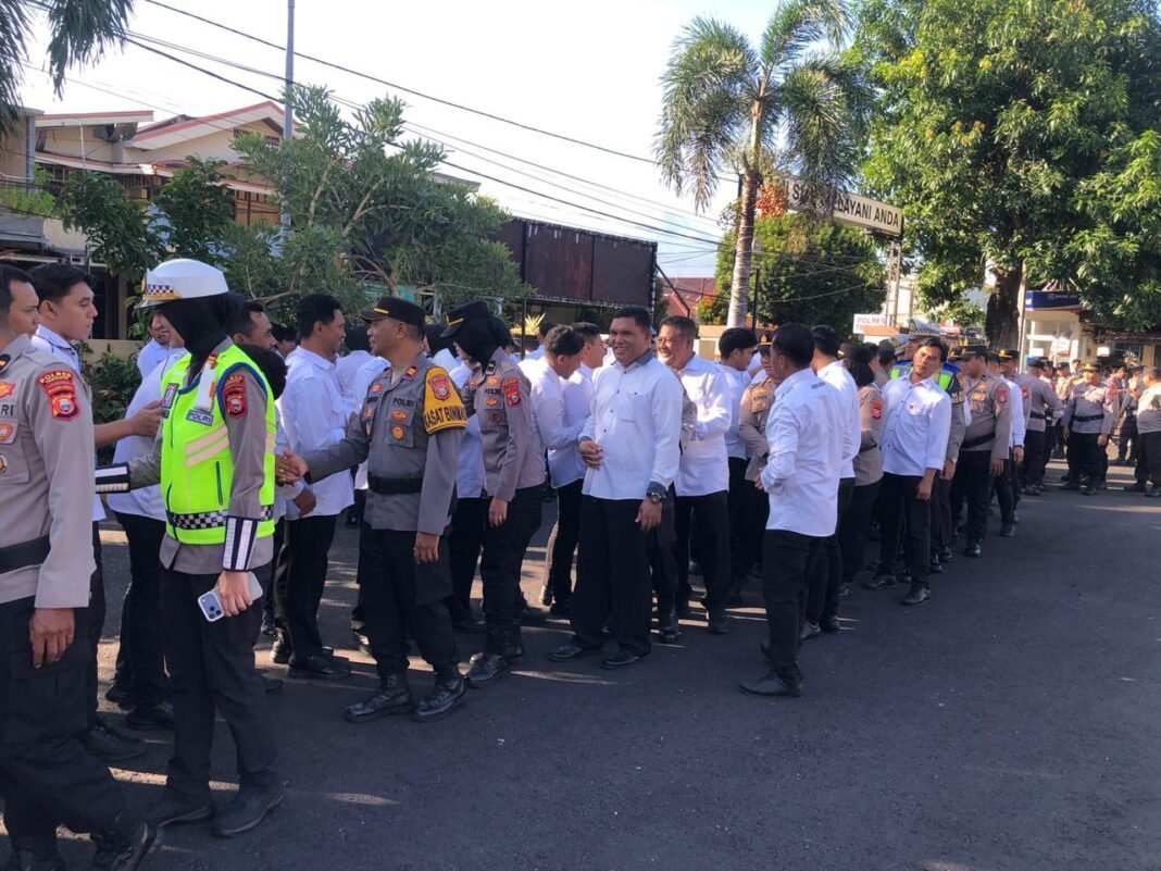 Pererat Silaturahmi, Personel Polres Ternate Gelar Halal Bihalal Usai Apel Pagi Pererat Silaturahmi, Personel Polres Ternate Gelar Halal Bihalal Usai Apel Pagi