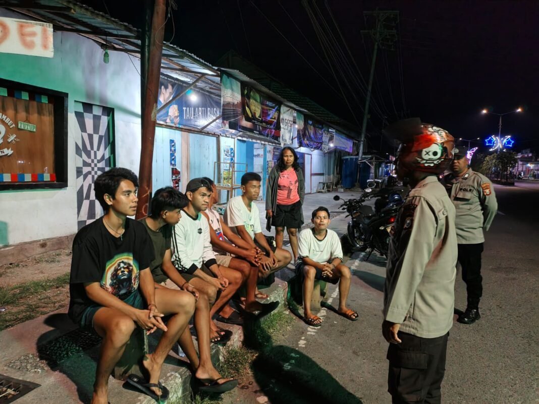 Patroli Malam Ditingkatkan, Polsek Jajaran Polres Halsel Jaga Kondusifitas Wilayah Patroli Malam Ditingkatkan, Polsek Jajaran Polres Halsel Jaga Kondusifitas Wilayah