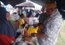 Sekda Papua Barat Pantau Ketersediaan Bahan Pokok di Fakfak, Dorong UMKM Jelang Idulfitri.