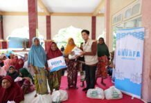 PLN Indonesia Power UBP Jeranjang Salurkan 367 Paket Lebaran untuk Dhuafa di Lombok Barat