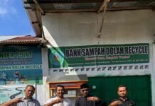 Pegadaian Syariah Cabang Meulaboh Serahkan Bingkisan Bagi Sahabat Emas Peduli Sampah Indonesia