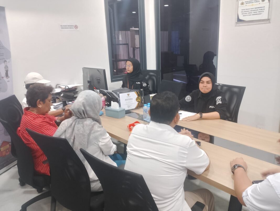 “Jeritan dari Mabes Polri: Saat Suara Rakyat Menggema Menuntut Keadilan untuk Vanessa” “Jeritan dari Mabes Polri: Saat Suara Rakyat Menggema Menuntut Keadilan untuk Vanessa”