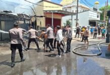 Respon Cepat Polres Ternate Tangani Kebakaran Warung Bakso di Takoma, Dipastikan Tidak Ada Korban Jiwa