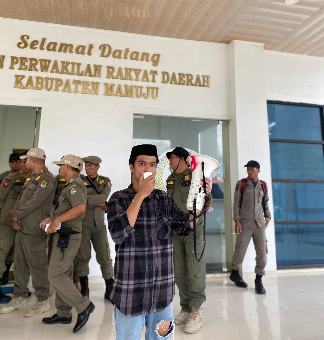 Gerakan Vendetta Tagih Janji Kapal, Komisi III DPRD Kabupaten Mamuju Bungkam Gerakan Vendetta Tagih Janji Kapal, Komisi III DPRD Kabupaten Mamuju Bungkam