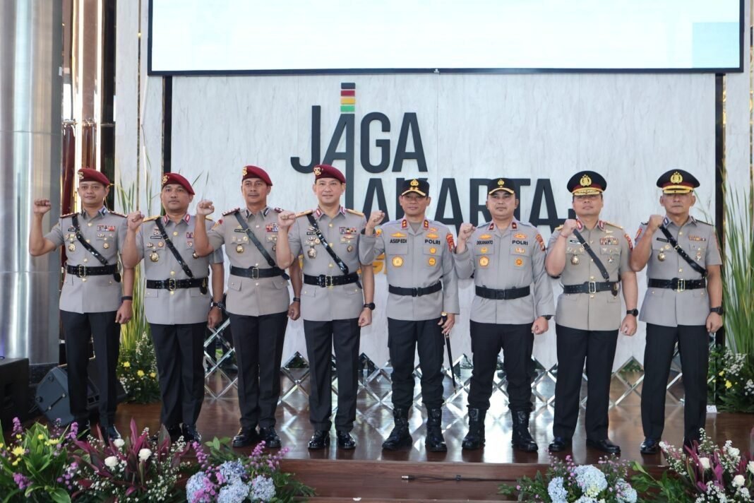 *Kapolda Pimpin Sertijab 3 Pejabat Utama PMJ, Pesan Tegas: Tunjukkan Kinerja Terbaik* *Kapolda Pimpin Sertijab 3 Pejabat Utama PMJ, Pesan Tegas: Tunjukkan Kinerja Terbaik*