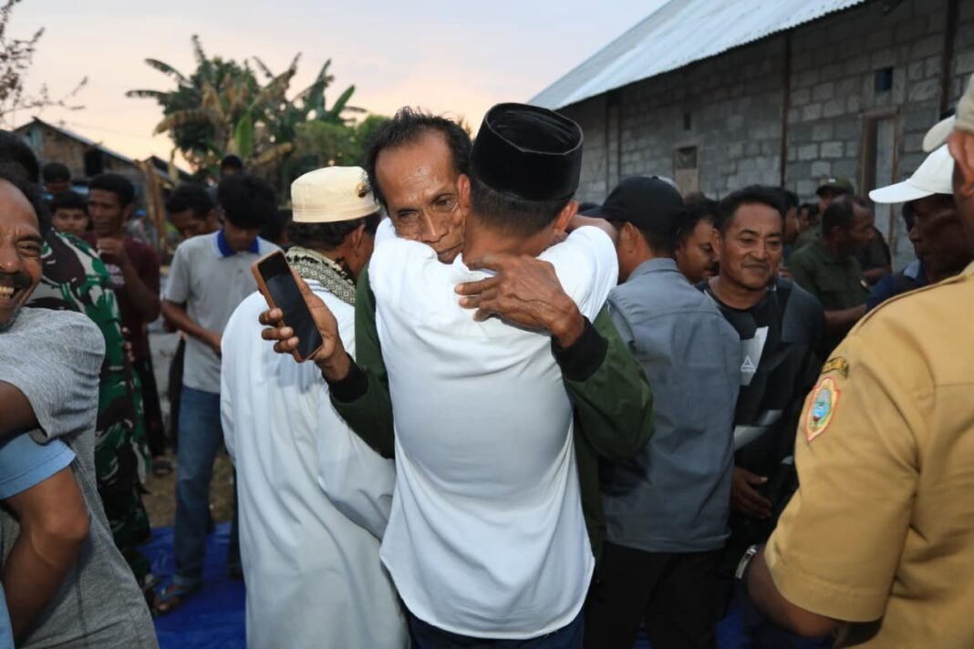 Tangis Haru Warnai Perdamaian Warga Sibenpopo–Banemo, Polri Tekankan Persaudaraan Tangis Haru Warnai Perdamaian Warga Sibenpopo–Banemo, Polri Tekankan Persaudaraan