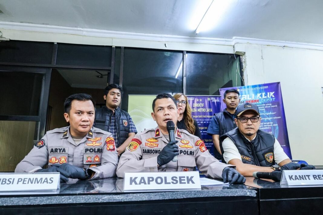 *Polisi Gerak Cepat! 2 Copet Viral di Jatinegara Ditangkap dalam Hitungan Jam, Sebuah Sajam Disita* *Polisi Gerak Cepat! 2 Copet Viral di Jatinegara Ditangkap dalam Hitungan Jam, Sebuah Sajam Disita*