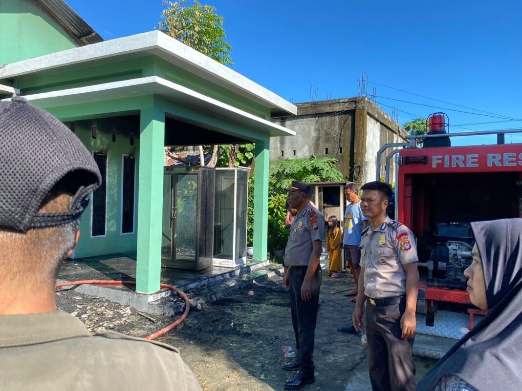 Korsleting Listrik Hanguskan Rumah Petani di Karossa, Kerugian Tembus Ratusan Juta Rupiah Korsleting Listrik Hanguskan Rumah Petani di Karossa, Kerugian Tembus Ratusan Juta Rupiah