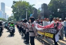 *Polwan Polda Metro Jaya Diterjunkan Layani Aksi Tani Merdeka, Penyampaian Aspirasi Berjalan Tertib*
