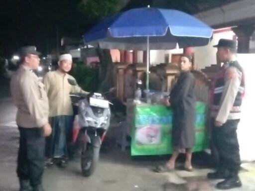 Polsek Bungursari Intensifkan Patroli Malam Humanis, Wujudkan Rasa Aman di Tengah Masyarakat Polsek Bungursari Intensifkan Patroli Malam Humanis, Wujudkan Rasa Aman di Tengah Masyarakat