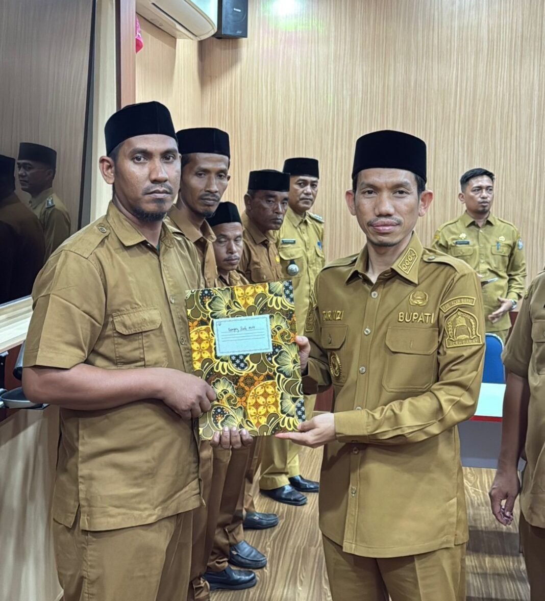 Pemkab Aceh Barat Resmi Berhentikan Sementara 7 Keuchik,Tegaskan Komitmen Bersihkan Pengelolaan Dana Gampong Pemkab Aceh Barat Resmi Berhentikan Sementara 7 Keuchik,Tegaskan Komitmen Bersihkan Pengelolaan Dana Gampong