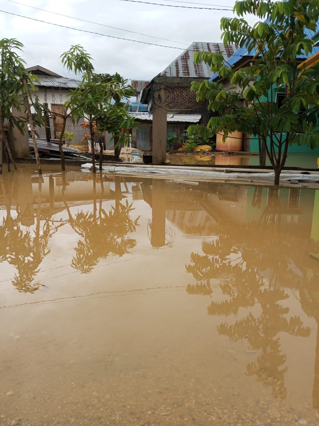 LORONG VETERAN KELURAHAN BONGGOEYA KECAMATAN WUA WUA DI LANDA BANJIR LORONG VETERAN KELURAHAN BONGGOEYA KECAMATAN WUA WUA DI LANDA BANJIR