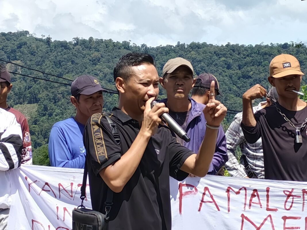 Beberapa Warga Emosi Kepung PT IAM, Komisaris Utama Akui Suatu Kelalaian Dari Pihak PT Beberapa Warga Emosi Kepung PT IAM, Komisaris Utama Akui Suatu Kelalaian Dari Pihak PT