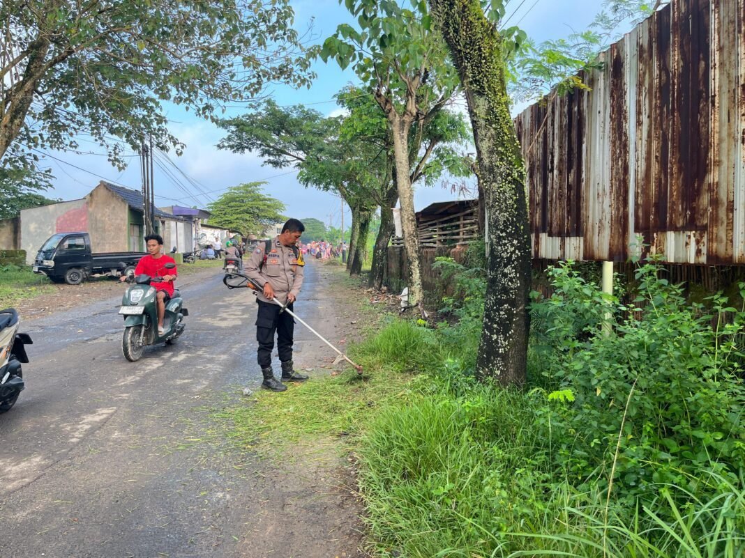 Dukung Program Pemkab, Polsek Plered Ngosrek Bareng Warga Dukung Program Pemkab, Polsek Plered Ngosrek Bareng Warga