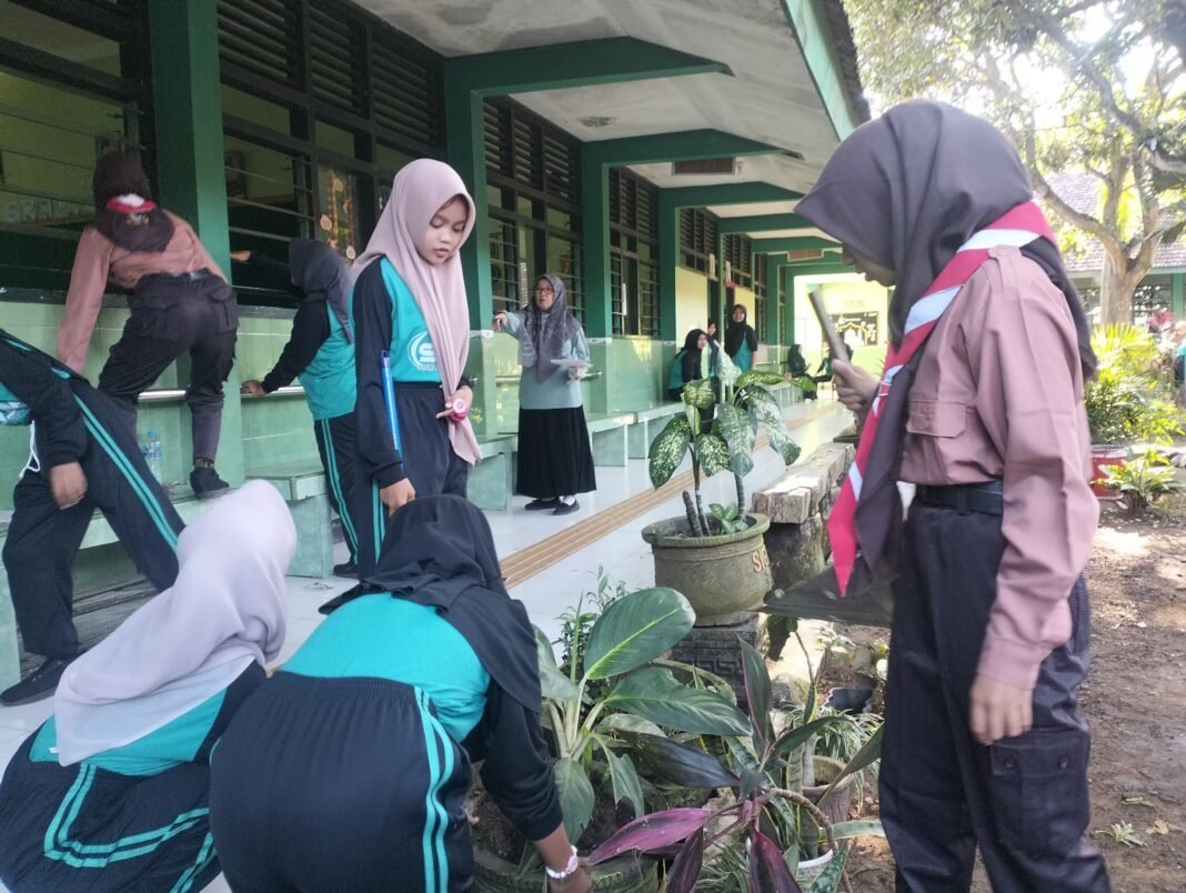 Jum’at Bersih, SMPN 1 Grogol Libatkan Seluruh Warga Sekolah Jum’at Bersih, SMPN 1 Grogol Libatkan Seluruh Warga Sekolah
