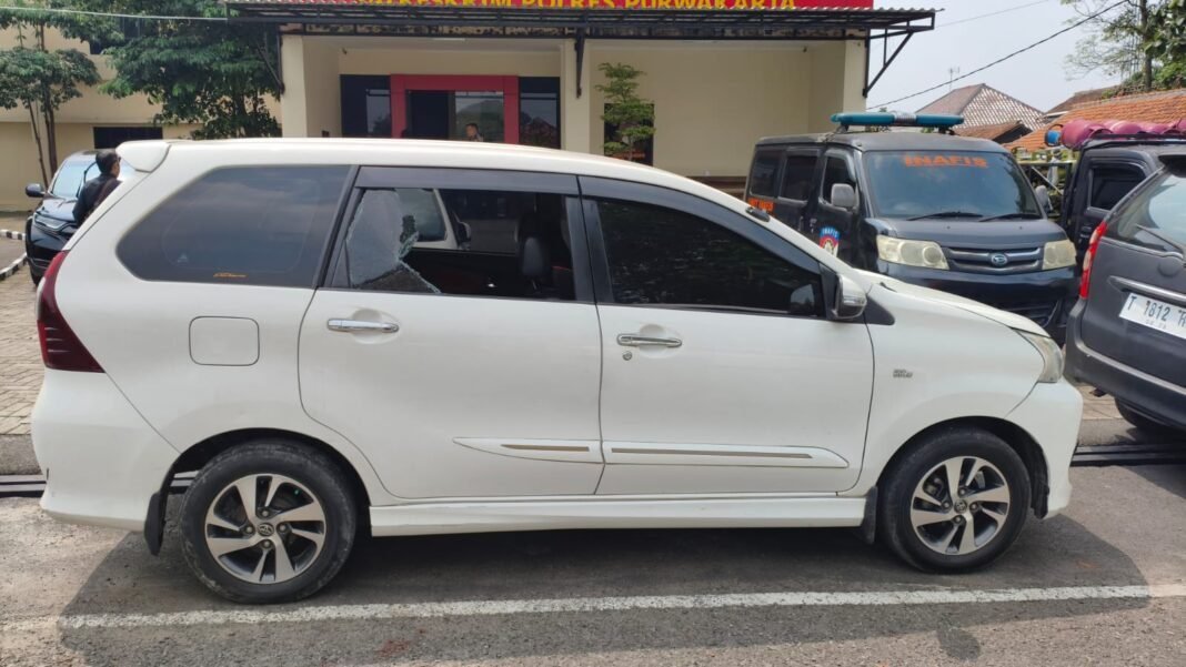 Sat Samapta Polres Purwakarta Gerak Cepat Tanggapi Aduan Pecah Kaca Lewat 110 Sat Samapta Polres Purwakarta Gerak Cepat Tanggapi Aduan Pecah Kaca Lewat 110