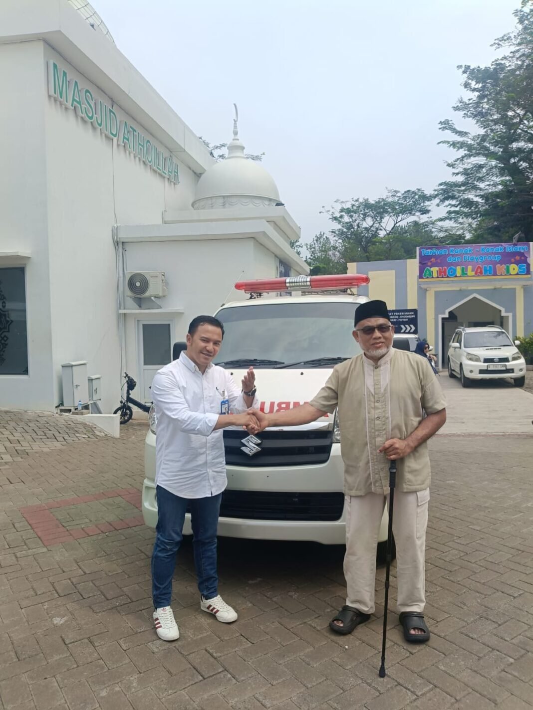 BRI KC Cibubur Serahkan Bantuan Ambulans untuk Yayasan Al-Atholillah Kota Wisata BRI KC Cibubur Serahkan Bantuan Ambulans untuk Yayasan Al-Atholillah Kota Wisata