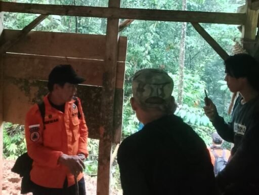 Mamasa Diterjang Longsor dan Banjir Bandang, BPBD Bergerak Cepat Lakukan Penanganan Mamasa Diterjang Longsor dan Banjir Bandang, BPBD Bergerak Cepat Lakukan Penanganan