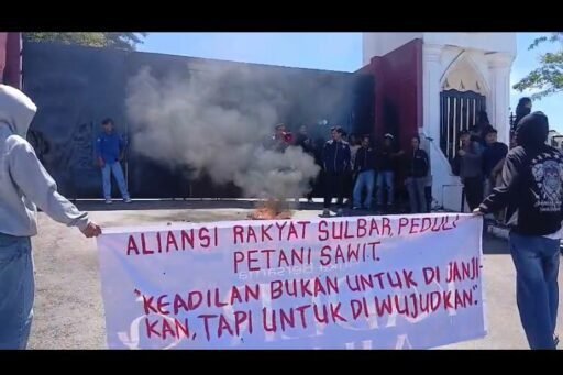 DARURAT SAWIT SULBAR: “Petani Sekarat di Lahan Sendiri”, Mahasiswa Ngamuk Desak Kadis Perkebunan Dicopot! DARURAT SAWIT SULBAR: “Petani Sekarat di Lahan Sendiri”, Mahasiswa Ngamuk Desak Kadis Perkebunan Dicopot!