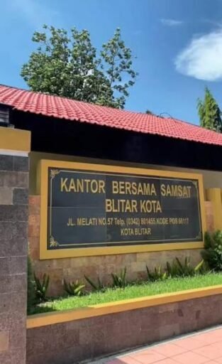 Pelayanan Samsat Blitar Kota Jadi Sorotan, Dugaan Percaloan Disebut Kian Vulgar Pelayanan Samsat Blitar Kota Jadi Sorotan, Dugaan Percaloan Disebut Kian Vulgar