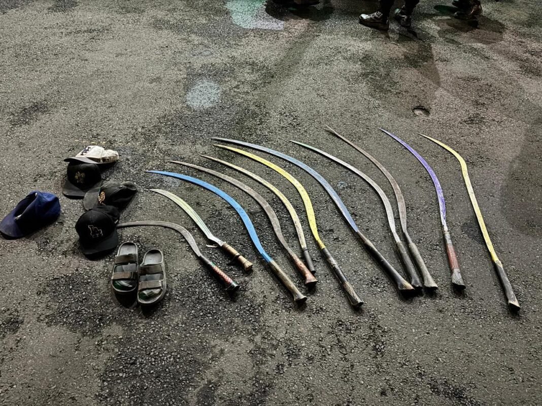 *Satbrimob Polda Metro Jaya Gagalkan Tawuran di 3 Lokasi, 18 Orang Diamankan* *Satbrimob Polda Metro Jaya Gagalkan Tawuran di 3 Lokasi, 18 Orang Diamankan*