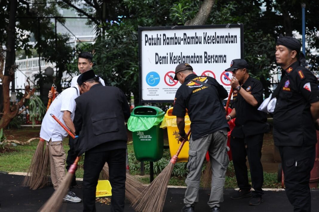 *Polda Metro Jaya Luncurkan Gerakan Pemilahan Sampah Terpadu Melalui Program Jaga Jakarta BersiAsri* *Polda Metro Jaya Luncurkan Gerakan Pemilahan Sampah Terpadu Melalui Program Jaga Jakarta BersiAsri*