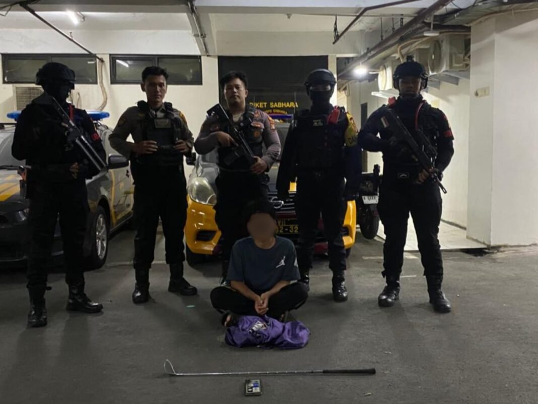 *Patroli Brimob Metro Jaya Respons Cepat Laporan Warga, Remaja Hendak Tawuran Diamankan* *Patroli Brimob Metro Jaya Respons Cepat Laporan Warga, Remaja Hendak Tawuran Diamankan*