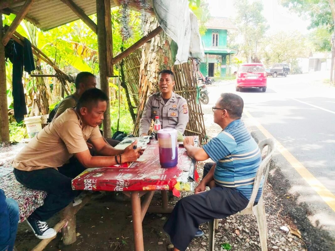 Dekatkan Diri, Bhabinkamtibmas Salem Sosialisasikan Desk Ketenagakerjaan Dekatkan Diri, Bhabinkamtibmas Salem Sosialisasikan Desk Ketenagakerjaan
