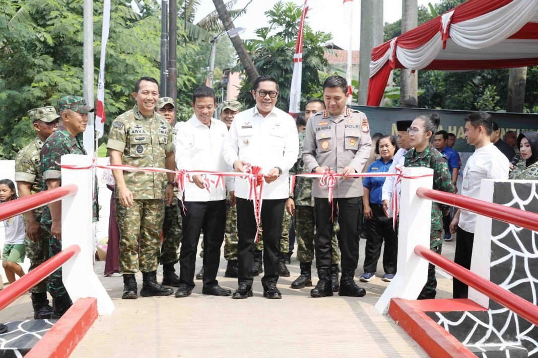 Wakil Wali Kota Tangerang Resmikan Jembatan Garuda dan Program Gentengisasi RTLH Wakil Wali Kota Tangerang Resmikan Jembatan Garuda dan Program Gentengisasi RTLH