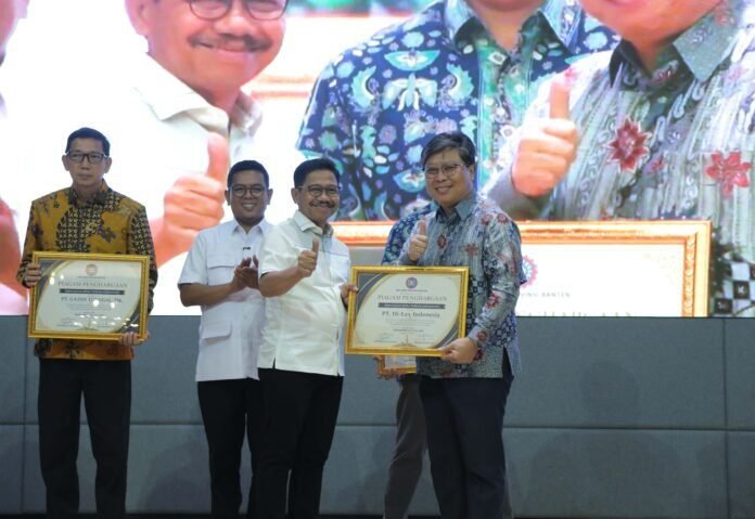 Peringati Mayday Bareng Menteri LH - WALIKOTA-3550