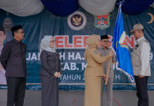 511 Jemaah Haji Mamuju Siap Berangkat: Bupati Sutinah Titip Doa untuk Daerah di Tanah Suci 511 Jemaah Haji Mamuju Siap Berangkat: Bupati Sutinah Titip Doa untuk Daerah di Tanah Suci