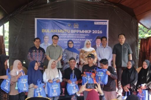 Pemkab Mamuju dan DPR RI Dorong Nelayan ‘Naik Kelas’ Lewat Edukasi dan Bantuan Mesin Pemkab Mamuju dan DPR RI Dorong Nelayan ‘Naik Kelas’ Lewat Edukasi dan Bantuan Mesin
