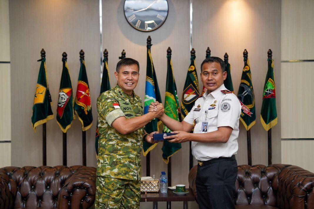 Perkuat Sinergi Pengamanan Perbatasan, Pangdam XII/Tpr Terima Audiensi Kakanwil Ditjen Imigrasi Kalbar Perkuat Sinergi Pengamanan Perbatasan, Pangdam XII/Tpr Terima Audiensi Kakanwil Ditjen Imigrasi Kalbar