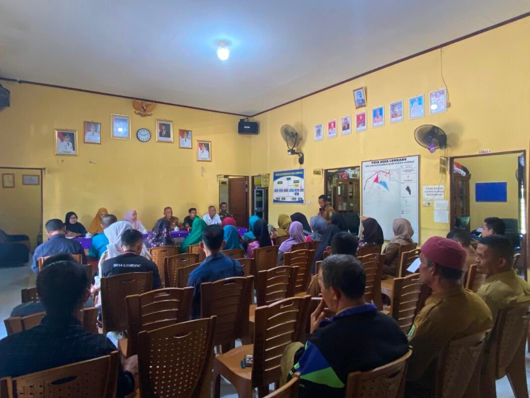 Pantau Pembangunan Desa Babinsa Lumbang Hadiri Kegiatan Monitoring Evaluasi APBDes di Wilayah Binaan Pantau Pembangunan Desa Babinsa Lumbang Hadiri Kegiatan Monitoring Evaluasi APBDes di Wilayah Binaan