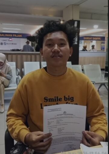 *Urus Surat Kehilangan STNK, Warga Merasa Terbantu oleh SPKT Polda Metro Jaya* *Urus Surat Kehilangan STNK, Warga Merasa Terbantu oleh SPKT Polda Metro Jaya*