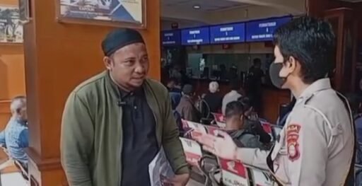 *Urus BPKB, Warga Nilai Pelayanan Bagus dan Usul Fasilitas Fotokopi Didekatkan* *Urus BPKB, Warga Nilai Pelayanan Bagus dan Usul Fasilitas Fotokopi Didekatkan*