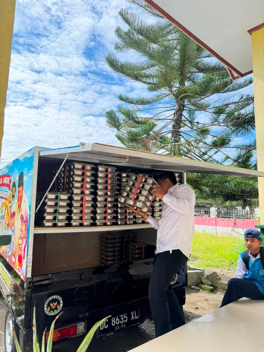 SPPG Pasangkayu Sarjo Sarude Layani 1.417 Penerima Manfaat, Dukung Sukses Program Makan Bergizi Gratis SPPG Pasangkayu Sarjo Sarude Layani 1.417 Penerima Manfaat, Dukung Sukses Program Makan Bergizi Gratis