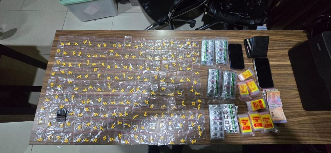 *Polres Metro Bekasi Sita 1.232 Butir Obat Daftar G di Cibarusah Bekasi* *Polres Metro Bekasi Sita 1.232 Butir Obat Daftar G di Cibarusah Bekasi*