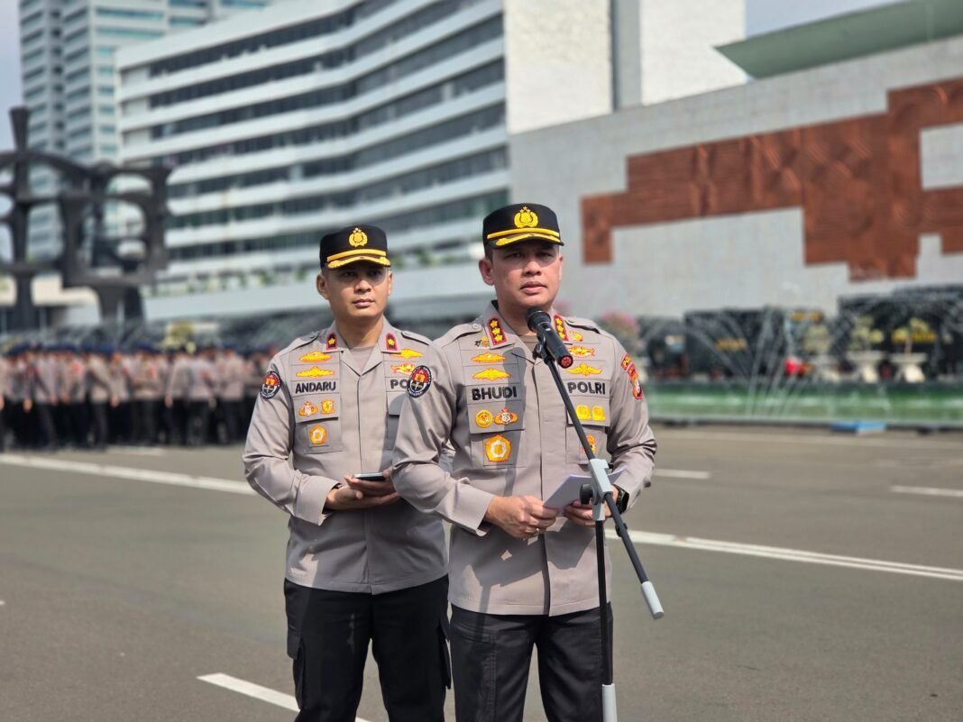 *Polda Metro Jaya Siapkan 4.961 Personel Gabungan Layani Aksi Unras di Jakarta* *Polda Metro Jaya Siapkan 4.961 Personel Gabungan Layani Aksi Unras di Jakarta*