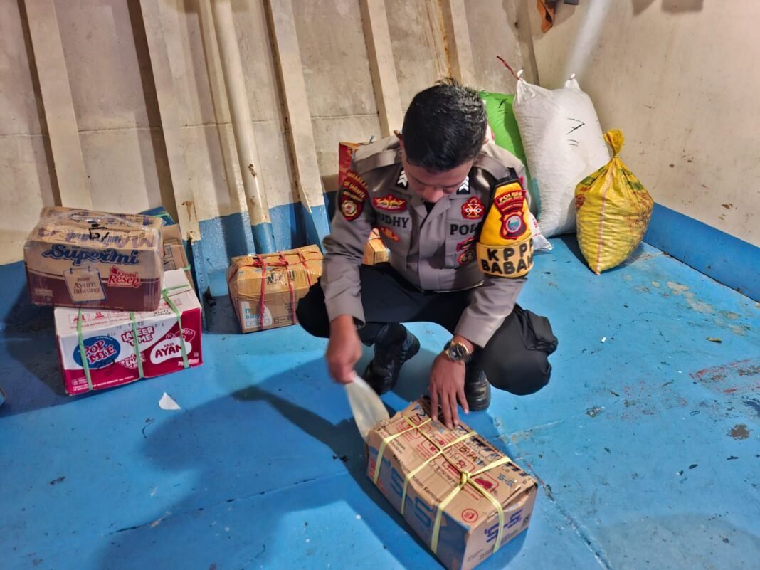 Modus Kiriman Paket Terbongkar, Puluhan Kantong Miras Cap Tikus Diamankan di Pelabuhan Babang Modus Kiriman Paket Terbongkar, Puluhan Kantong Miras Cap Tikus Diamankan di Pelabuhan Babang