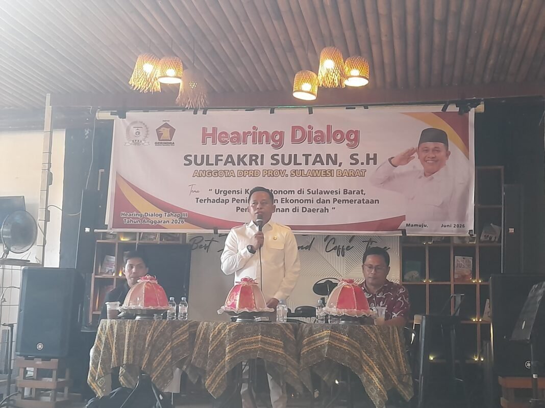 Hearing Dialog di Mamuju, Sulfakri Sultan Kupas Urgensi Kota Otonom untuk Kemajuan Sulbar Hearing Dialog di Mamuju, Sulfakri Sultan Kupas Urgensi Kota Otonom untuk Kemajuan Sulbar