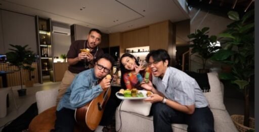 DariRuangTamuke HatiPenikmat Musik,Yura Yunita, Perunggu PecahkanSekatPanggungLewat Kolaborasi,IntimTahun Ini DariRuangTamuke HatiPenikmat Musik,Yura Yunita, Perunggu PecahkanSekatPanggungLewat Kolaborasi,IntimTahun Ini