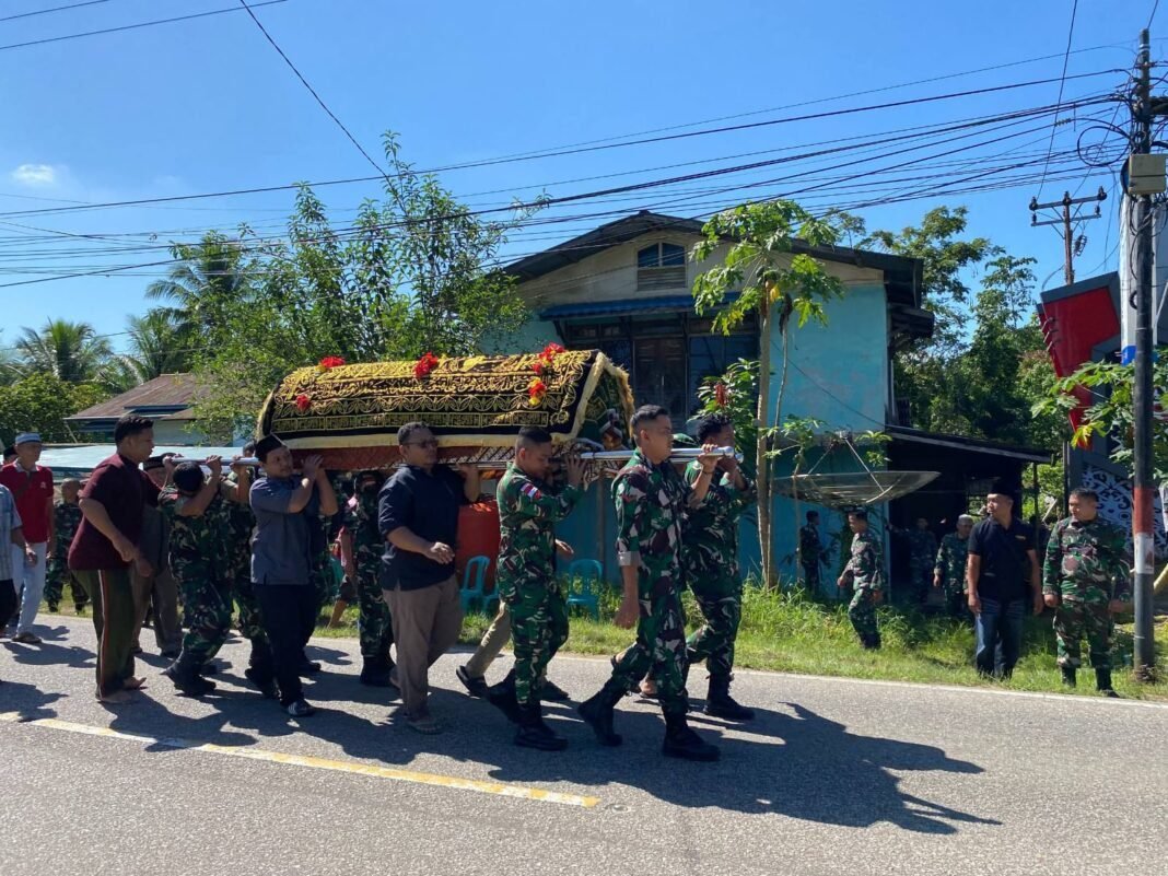 Dandim 1204/sgu Menghadiri Acara Pemakaman Purnawirawan TNI Dandim 1204/sgu Menghadiri Acara Pemakaman Purnawirawan TNI