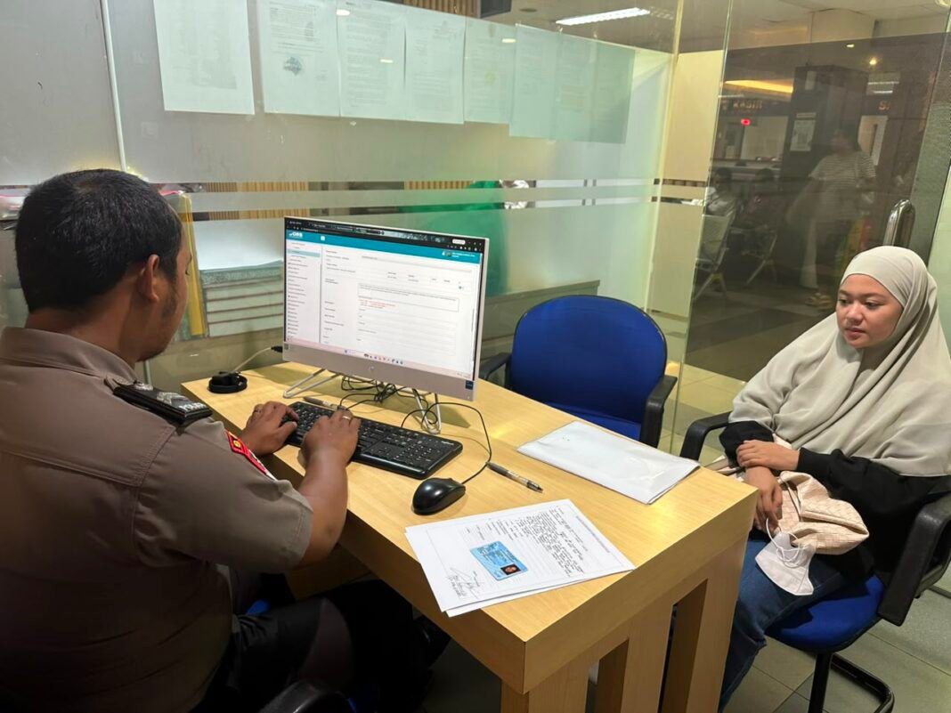 *Pengurusan Laporan Kehilangan STNK Berjalan Lancar, Pelapor Apresiasi SPKT PMJ* *Pengurusan Laporan Kehilangan STNK Berjalan Lancar, Pelapor Apresiasi SPKT PMJ*