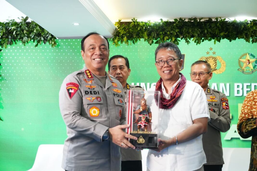 Prof. Dr. Semiarto Aji Purwanto,M.Si.Peran Polri dalam Ketahanan Pangan Melampaui FungsiKeamananKonvensional* Prof. Dr. Semiarto Aji Purwanto,M.Si.Peran Polri dalam Ketahanan Pangan Melampaui FungsiKeamananKonvensional*
