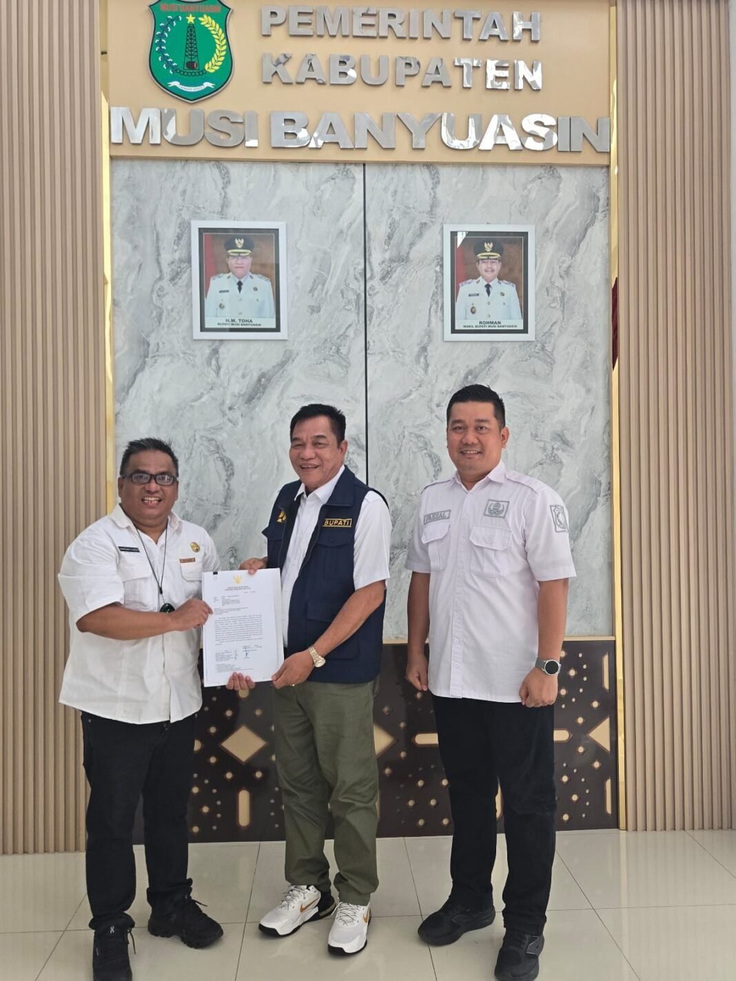 Bupati Muba Instruksikan Ke Perusahaoan Regulasi Tenaga Kerja dan Transparansi Loker Bagi Warga Muba Bupati Muba Instruksikan Ke Perusahaoan Regulasi Tenaga Kerja dan Transparansi Loker Bagi Warga Muba
