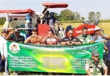 Tasyakuran Bantuan Combine Harvester, Petani Desa Jombang Langsung Uji Coba Panen 1 Hektare Secara Efisien
