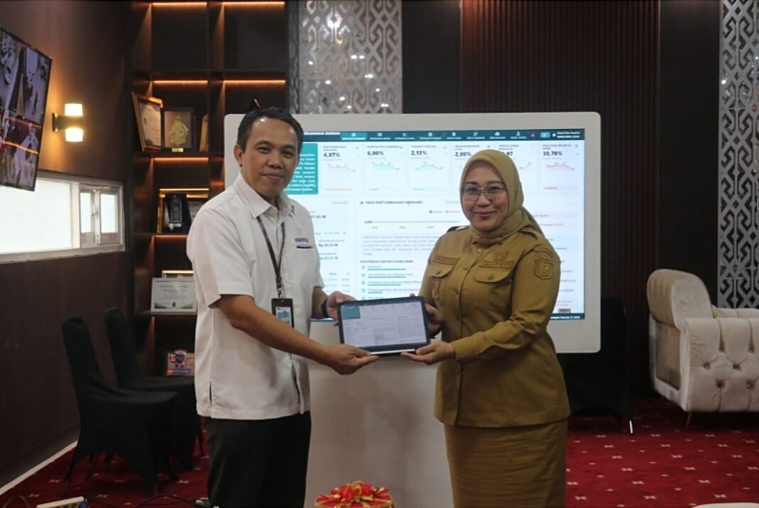 Mamuju Jadi yang Pertama di Sulbar, Sutinah Luncurkan Sistem Pantau Keuangan Daerah Secara Real Time Mamuju Jadi yang Pertama di Sulbar, Sutinah Luncurkan Sistem Pantau Keuangan Daerah Secara Real Time