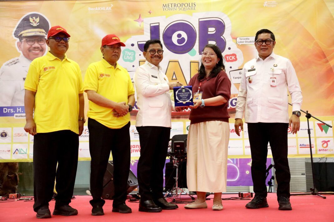 Wali Kota Sachrudin Resmi Buka Job Fair dengan 15.000 Peluang Kerja Wali Kota Sachrudin Resmi Buka Job Fair dengan 15.000 Peluang Kerja