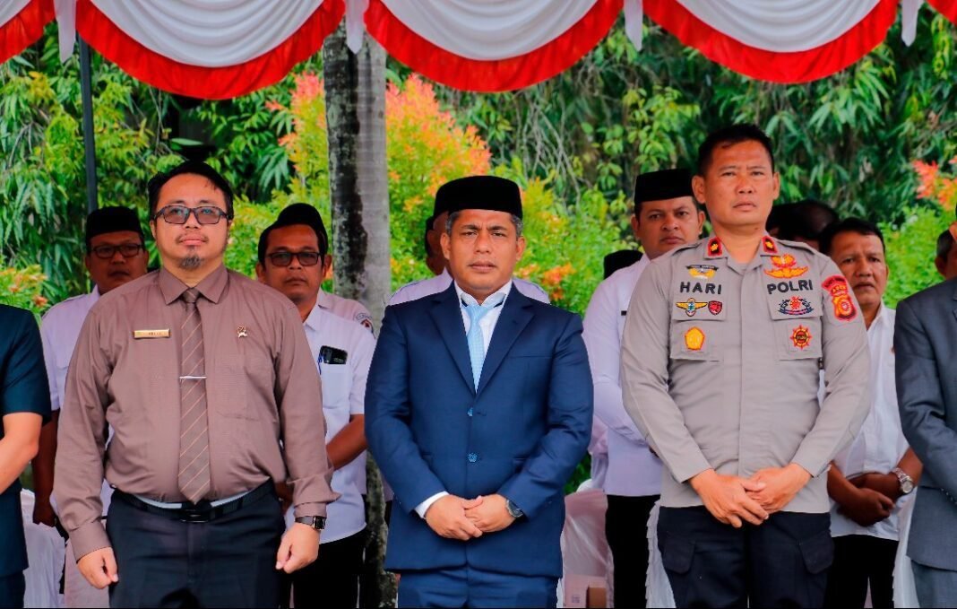Bupati Aceh Barat di Wakili Plt Sekda Lantik Ratusan Anggota Tuha Peut, Dr.Kurdi, Selamat Semoga Amanah Bupati Aceh Barat di Wakili Plt Sekda Lantik Ratusan Anggota Tuha Peut, Dr.Kurdi, Selamat Semoga Amanah